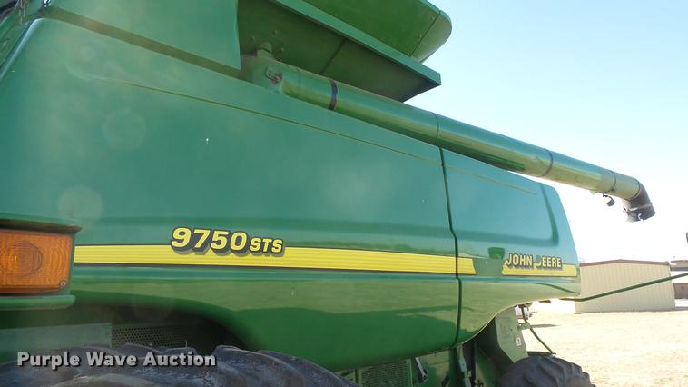 image for item DC0665 2001 John Deere 9750 STS combine