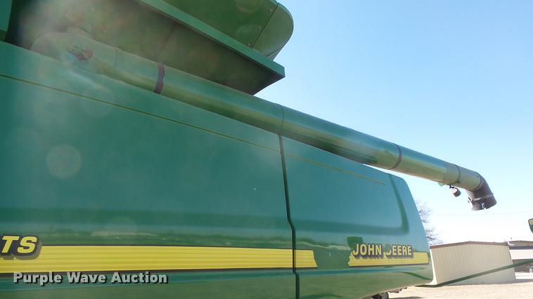 image for item DC0665 2001 John Deere 9750 STS combine
