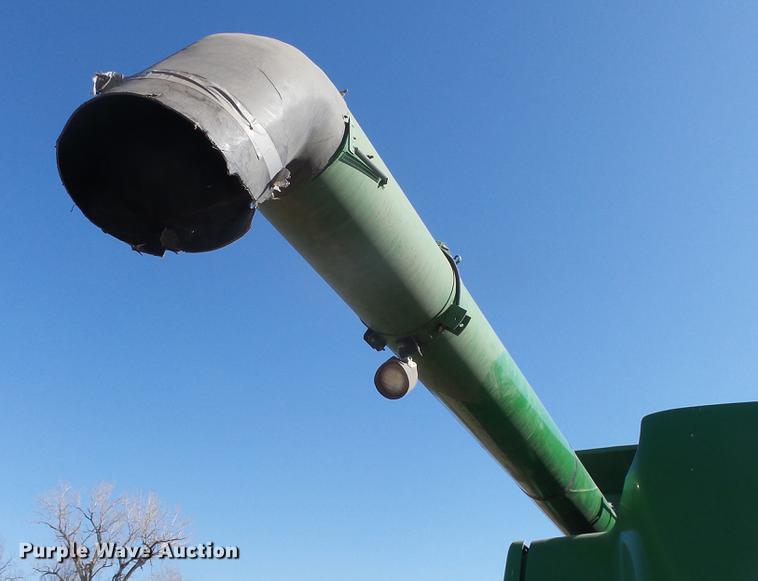 image for item DC0665 2001 John Deere 9750 STS combine