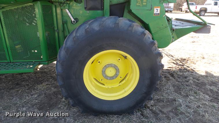 image for item DC0665 2001 John Deere 9750 STS combine