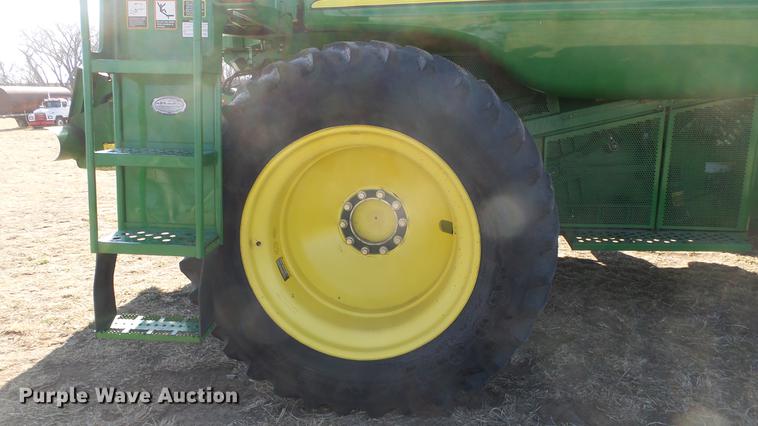 image for item DC0665 2001 John Deere 9750 STS combine