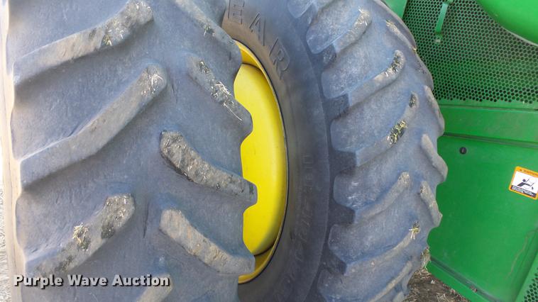 image for item DC0665 2001 John Deere 9750 STS combine