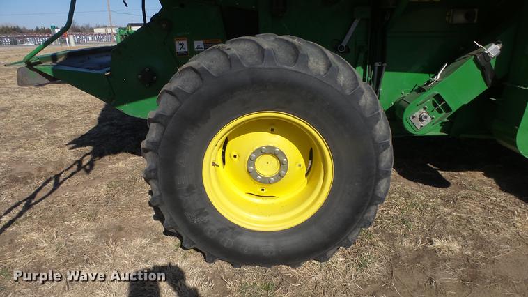 image for item DC0665 2001 John Deere 9750 STS combine