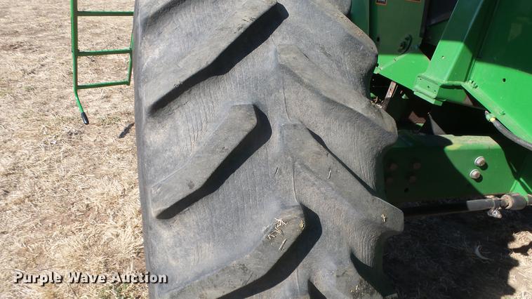 image for item DC0665 2001 John Deere 9750 STS combine