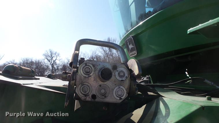 image for item DC0665 2001 John Deere 9750 STS combine