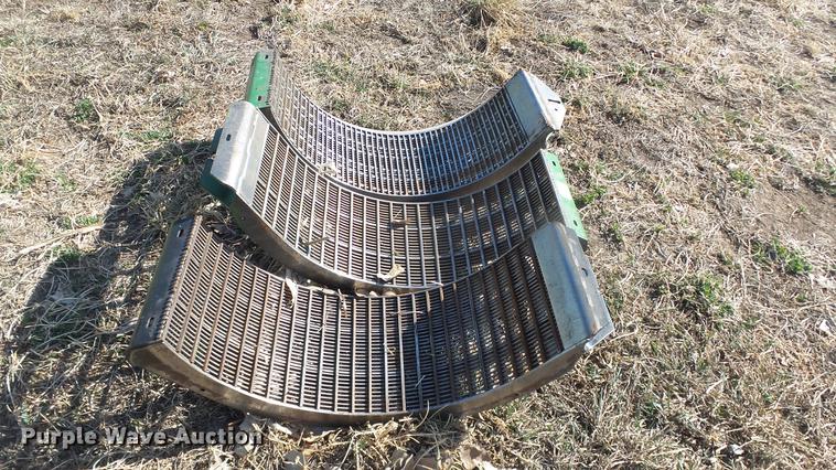 image for item DC0665 2001 John Deere 9750 STS combine