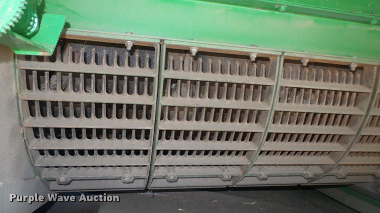 image for item DC0665 2001 John Deere 9750 STS combine