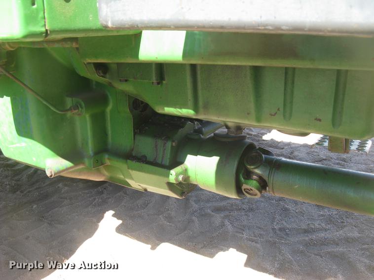image for item DC2338 1990 John Deere 4955 MFWD tractor