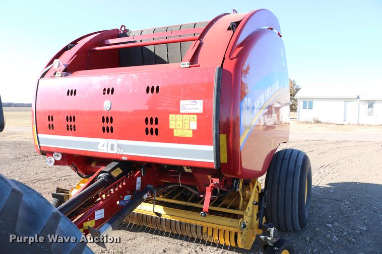 image for item DC3505 2015 New Holland Rollbelt 560 specialty crop round baler