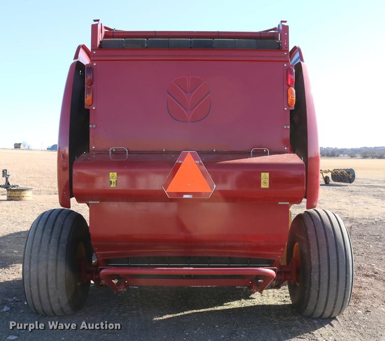 image for item DC3505 2015 New Holland Rollbelt 560 specialty crop round baler