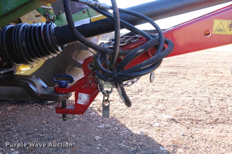 image for item DC3505 2015 New Holland Rollbelt 560 specialty crop round baler