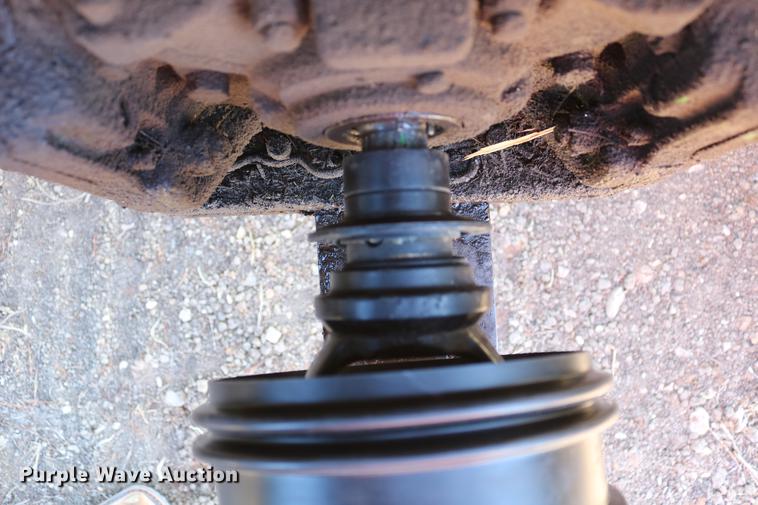 image for item DC3505 2015 New Holland Rollbelt 560 specialty crop round baler