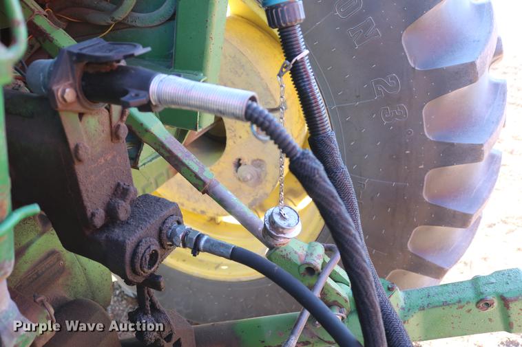 image for item DC3505 2015 New Holland Rollbelt 560 specialty crop round baler