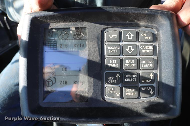 image for item DC3505 2015 New Holland Rollbelt 560 specialty crop round baler