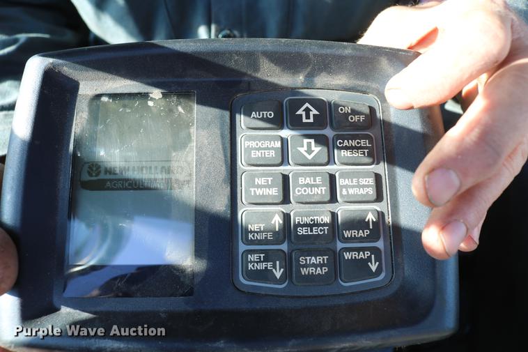 image for item DC3505 2015 New Holland Rollbelt 560 specialty crop round baler