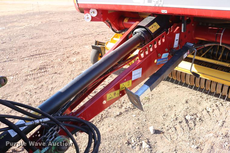 image for item DC3505 2015 New Holland Rollbelt 560 specialty crop round baler