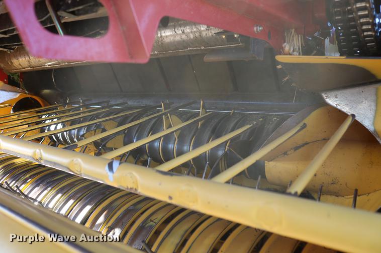 image for item DC3505 2015 New Holland Rollbelt 560 specialty crop round baler