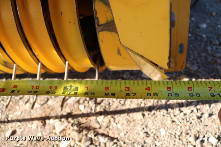 image for item DC3505 2015 New Holland Rollbelt 560 specialty crop round baler