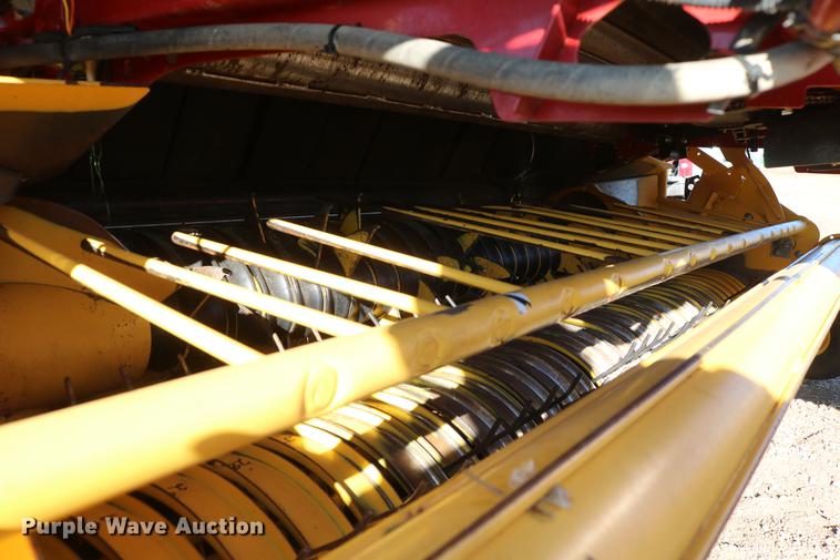 image for item DC3505 2015 New Holland Rollbelt 560 specialty crop round baler