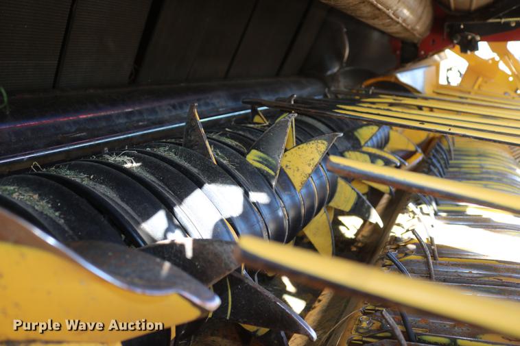 image for item DC3505 2015 New Holland Rollbelt 560 specialty crop round baler