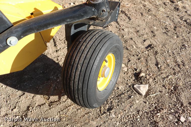 image for item DC3505 2015 New Holland Rollbelt 560 specialty crop round baler