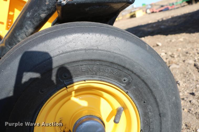 image for item DC3505 2015 New Holland Rollbelt 560 specialty crop round baler