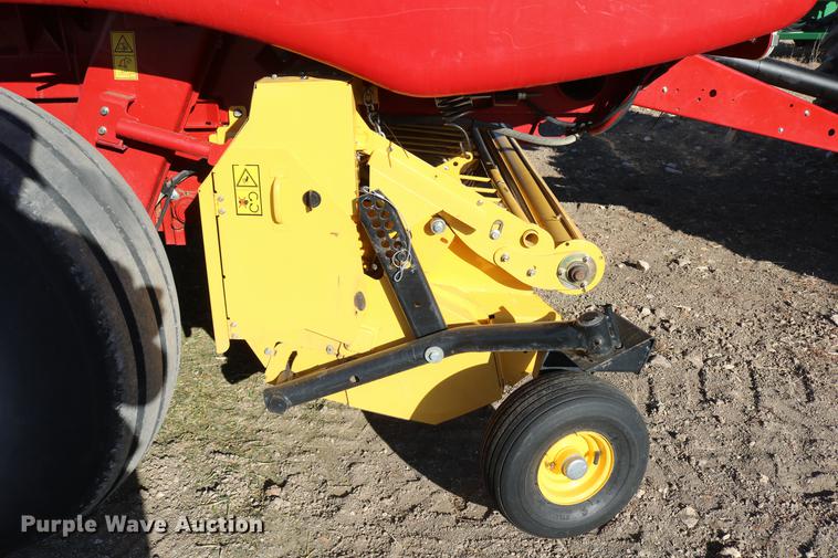 image for item DC3505 2015 New Holland Rollbelt 560 specialty crop round baler