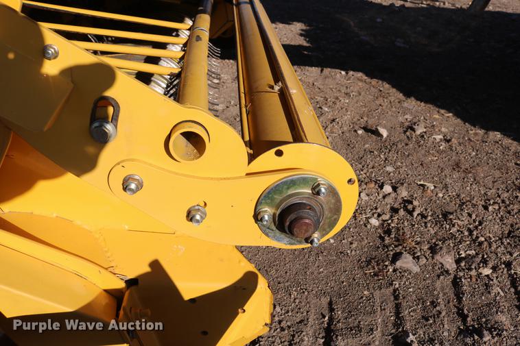 image for item DC3505 2015 New Holland Rollbelt 560 specialty crop round baler