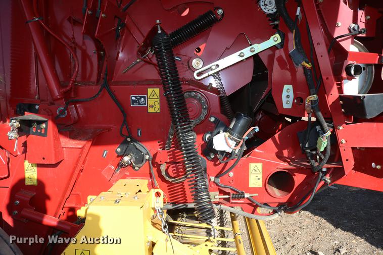 image for item DC3505 2015 New Holland Rollbelt 560 specialty crop round baler