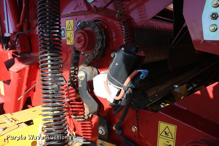 image for item DC3505 2015 New Holland Rollbelt 560 specialty crop round baler