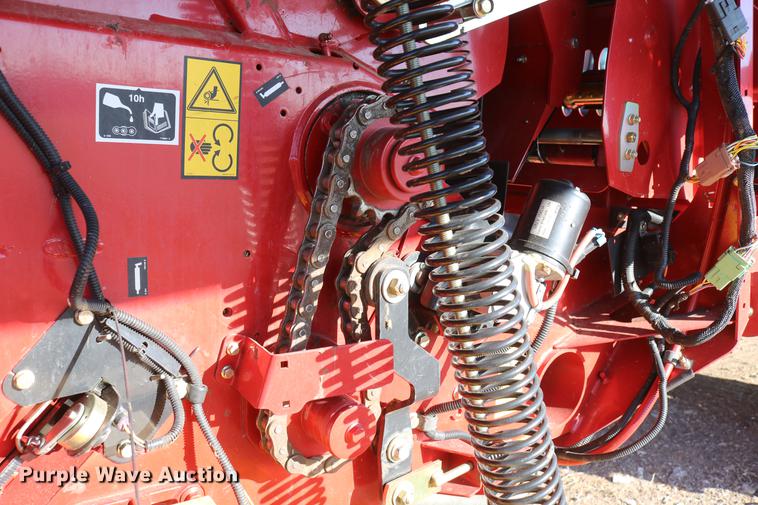 image for item DC3505 2015 New Holland Rollbelt 560 specialty crop round baler