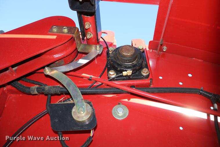 image for item DC3505 2015 New Holland Rollbelt 560 specialty crop round baler