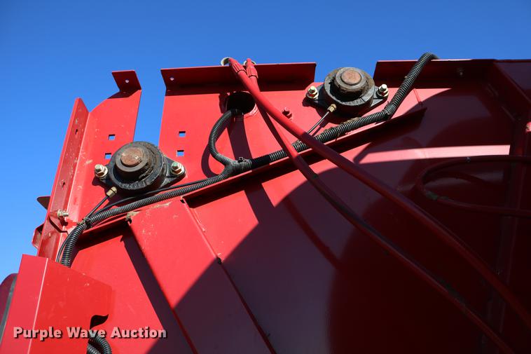 image for item DC3505 2015 New Holland Rollbelt 560 specialty crop round baler