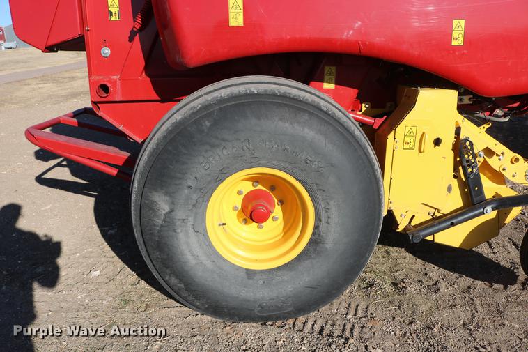 image for item DC3505 2015 New Holland Rollbelt 560 specialty crop round baler