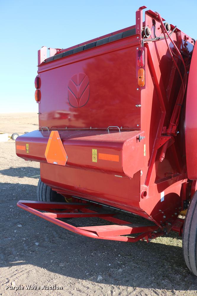 image for item DC3505 2015 New Holland Rollbelt 560 specialty crop round baler