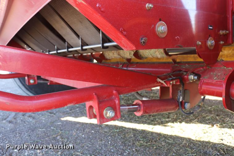image for item DC3505 2015 New Holland Rollbelt 560 specialty crop round baler