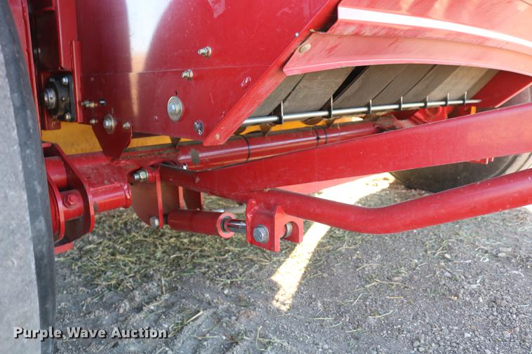 image for item DC3505 2015 New Holland Rollbelt 560 specialty crop round baler