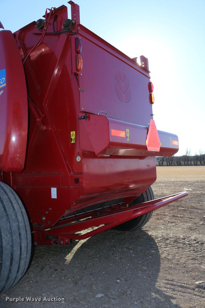 image for item DC3505 2015 New Holland Rollbelt 560 specialty crop round baler