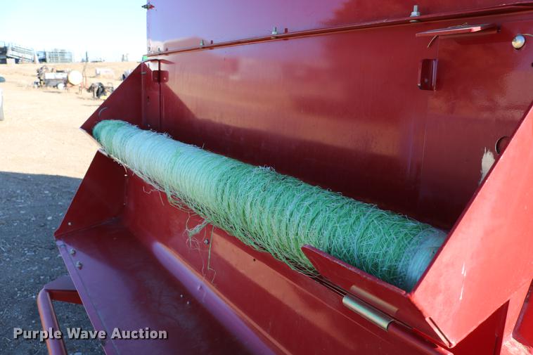 image for item DC3505 2015 New Holland Rollbelt 560 specialty crop round baler