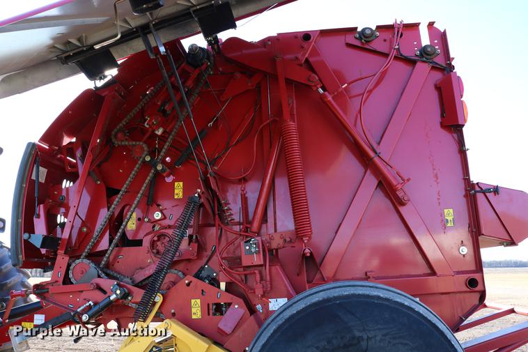 image for item DC3505 2015 New Holland Rollbelt 560 specialty crop round baler