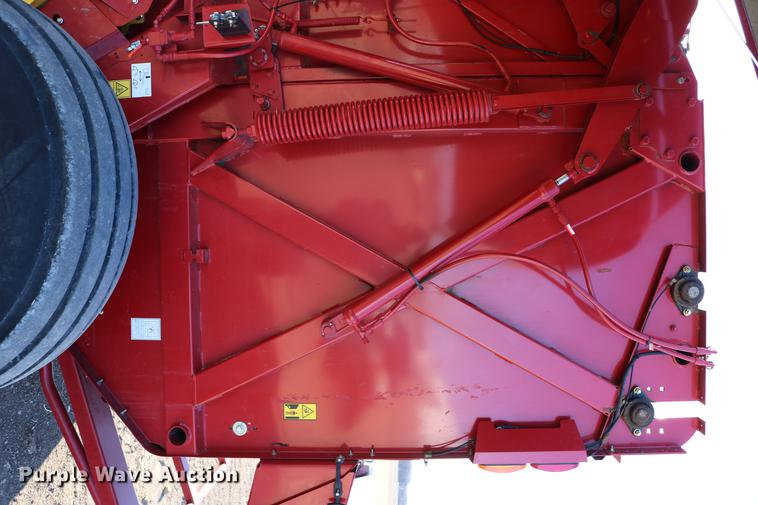 image for item DC3505 2015 New Holland Rollbelt 560 specialty crop round baler
