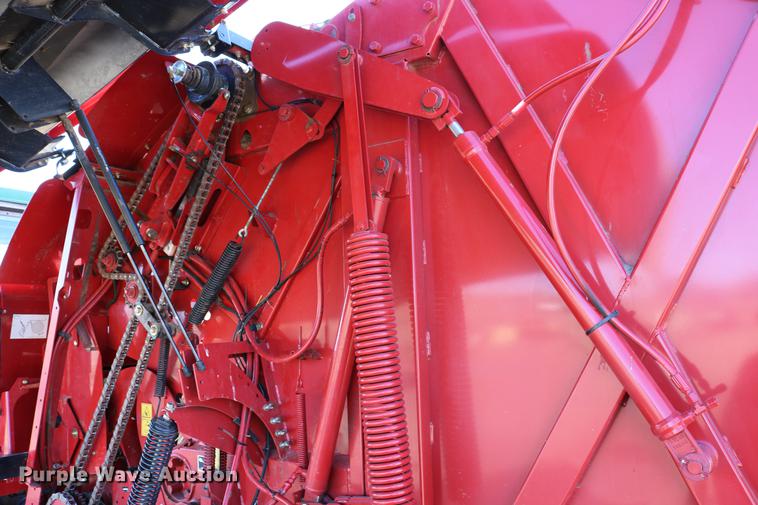 image for item DC3505 2015 New Holland Rollbelt 560 specialty crop round baler