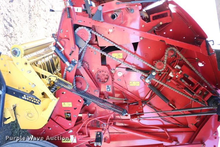 image for item DC3505 2015 New Holland Rollbelt 560 specialty crop round baler