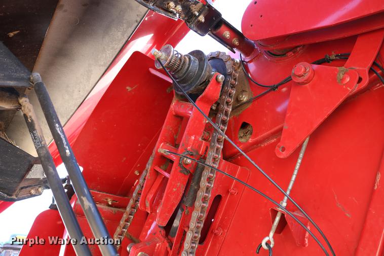 image for item DC3505 2015 New Holland Rollbelt 560 specialty crop round baler