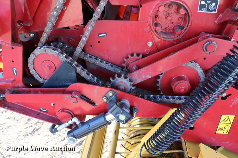 image for item DC3505 2015 New Holland Rollbelt 560 specialty crop round baler