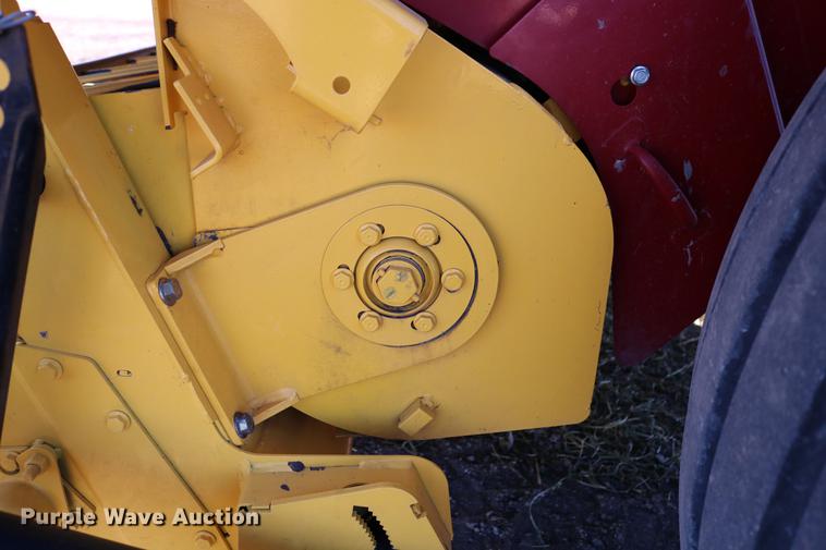image for item DC3505 2015 New Holland Rollbelt 560 specialty crop round baler