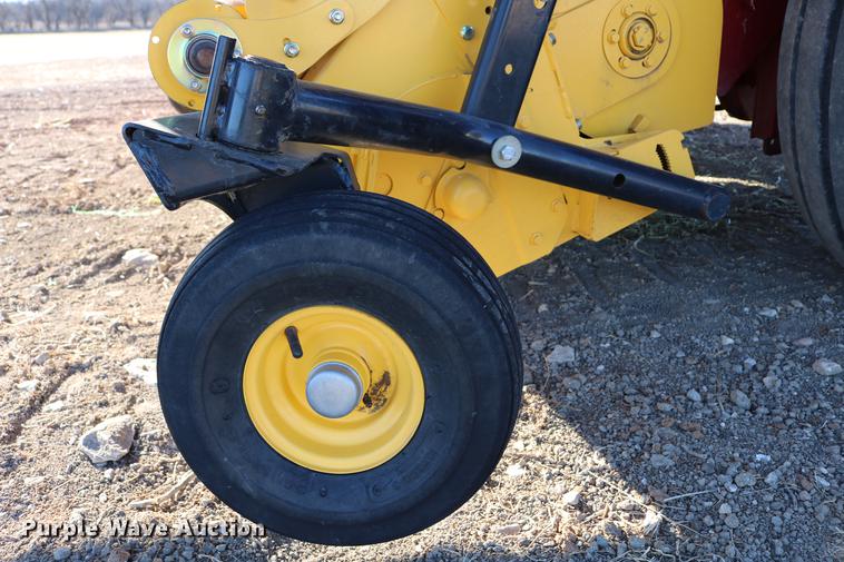 image for item DC3505 2015 New Holland Rollbelt 560 specialty crop round baler