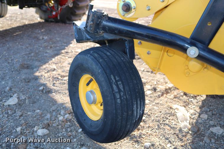 image for item DC3505 2015 New Holland Rollbelt 560 specialty crop round baler