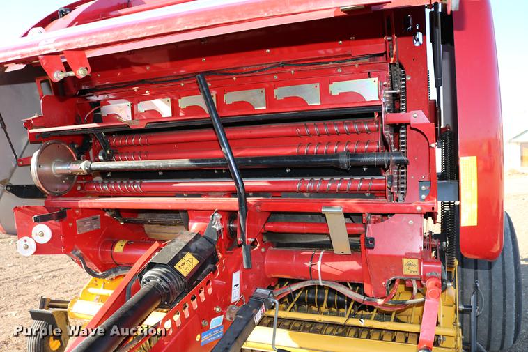 image for item DC3505 2015 New Holland Rollbelt 560 specialty crop round baler