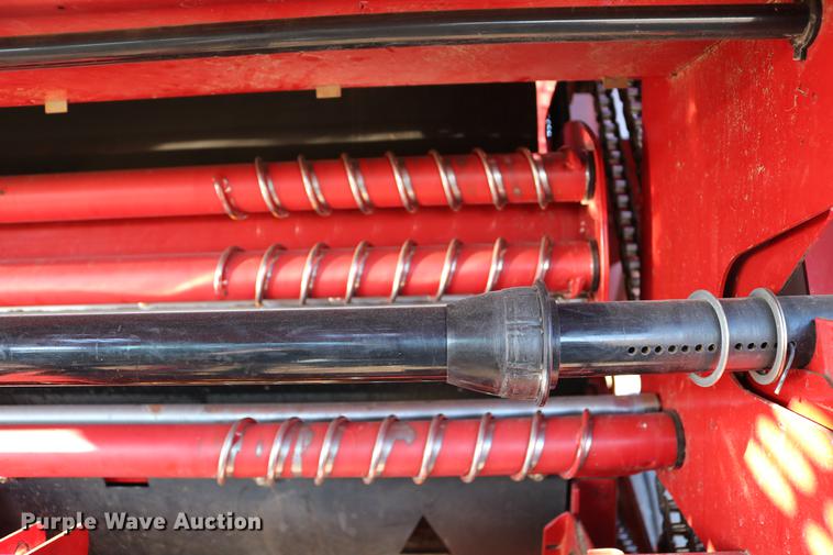 image for item DC3505 2015 New Holland Rollbelt 560 specialty crop round baler